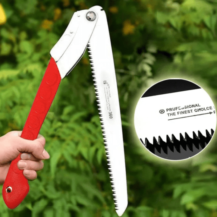 Détail de la lame en acier manganèse robuste de la scie extensible pour bois de jardin.