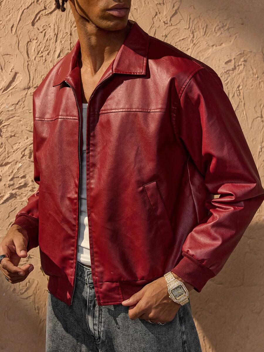 Blouson homme rouge tendance avec fermeture éclair, idéal pour un look décontracté et moderne.