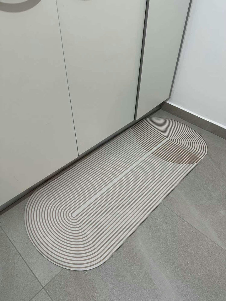 Tapis de cuisine DryLane en microfibre, absorbant et antidérapant, pour un intérieur propre et sûr.