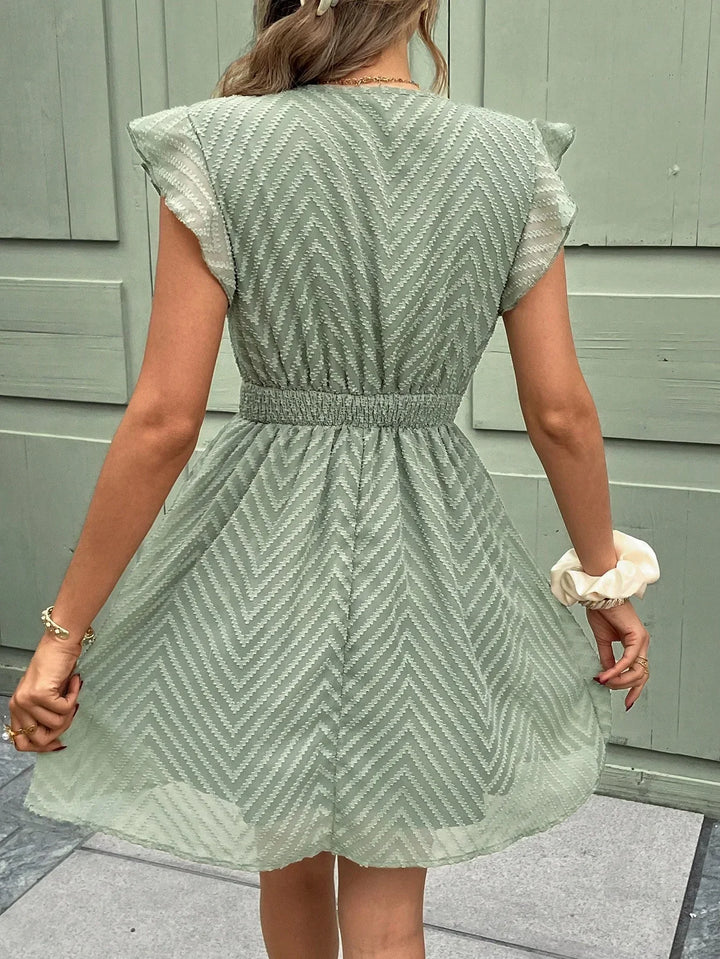Mini-robe fluide femme pour l'été, avec col V et taille élastique, style décontracté chic.