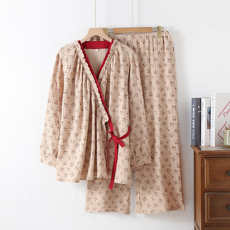 Ensemble pyjama femme doux : kimono en gaze de coton floral avec pantalon ample. Léger et respirant pour la nuit.