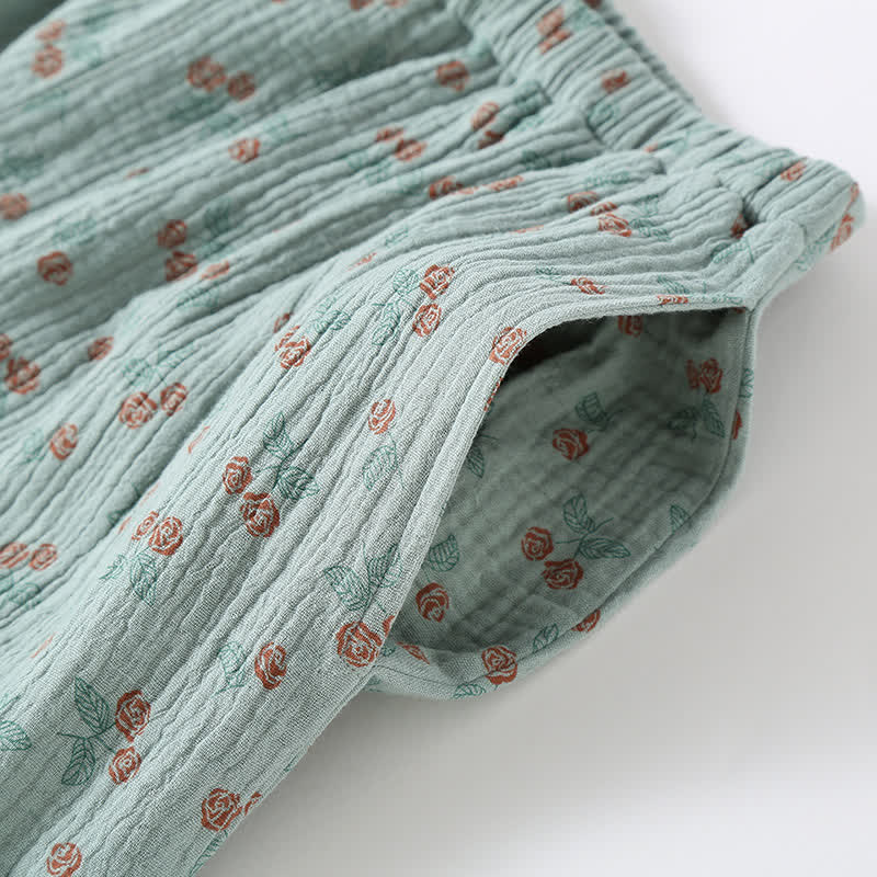 Pyjama femme léger : kimono coton et pantalon ample en gaze, motif floral. Ensemble nuit respirant et doux.