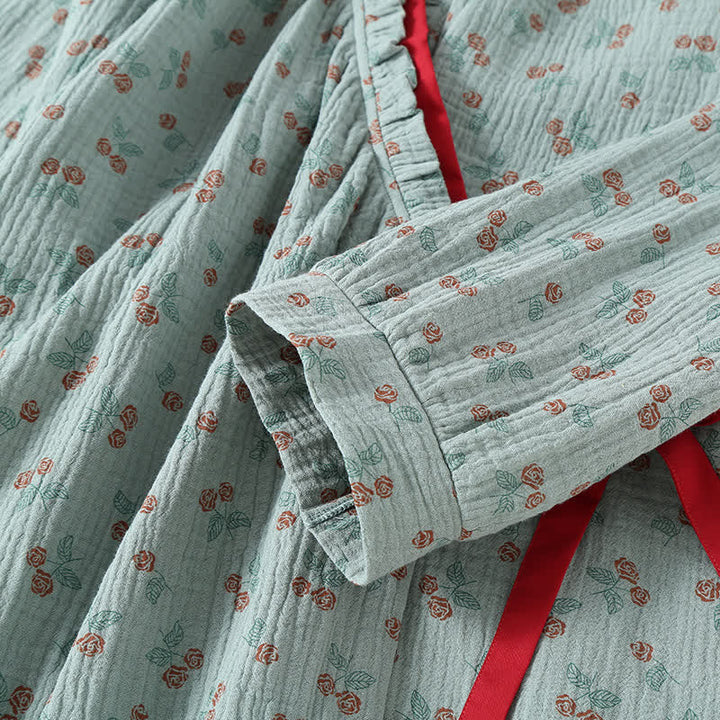 Confort femme : pyjama kimono floral avec pantalon ample en gaze de coton. Ensemble nuit doux et léger.