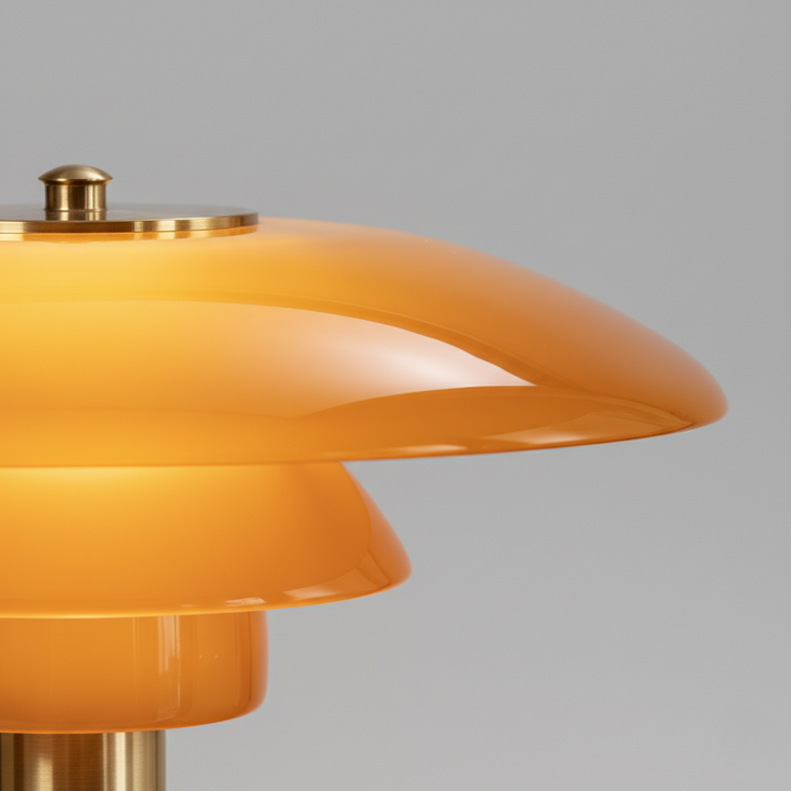Lampe de bureau LED minimaliste, style nordique, pour un espace de travail zen et inspirant.