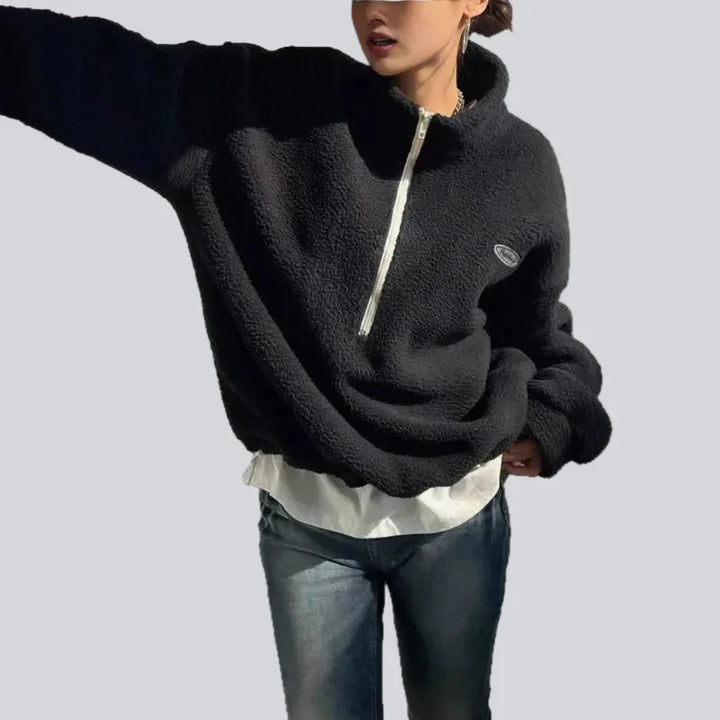 Vêtement confort femme : sweatshirt ample à cordon, décontracté chic pour l'automne, idéal pour un look stylé.