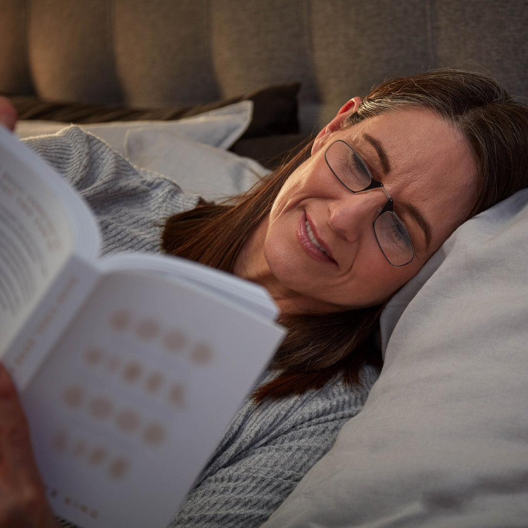 Monture ergonomique des lunettes de lecture unisex, ultra-légères et résistantes, pour un confort visuel optimal.