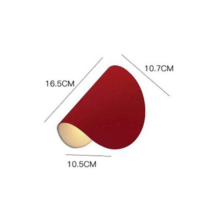 Applique murale LED au design unique. Luminaire moderne et coloré pour un intérieur distinctif.