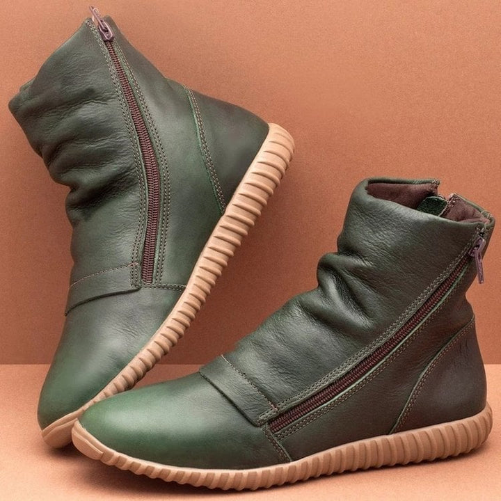 Bottes femme mi-mollet structurées. Confort optimal et stabilité accrue, idéales pour un look urbain et chic.
