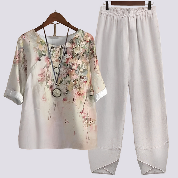 Tenue printanière-estivale: ensemble femme chic et décontracté avec motif distinctif.