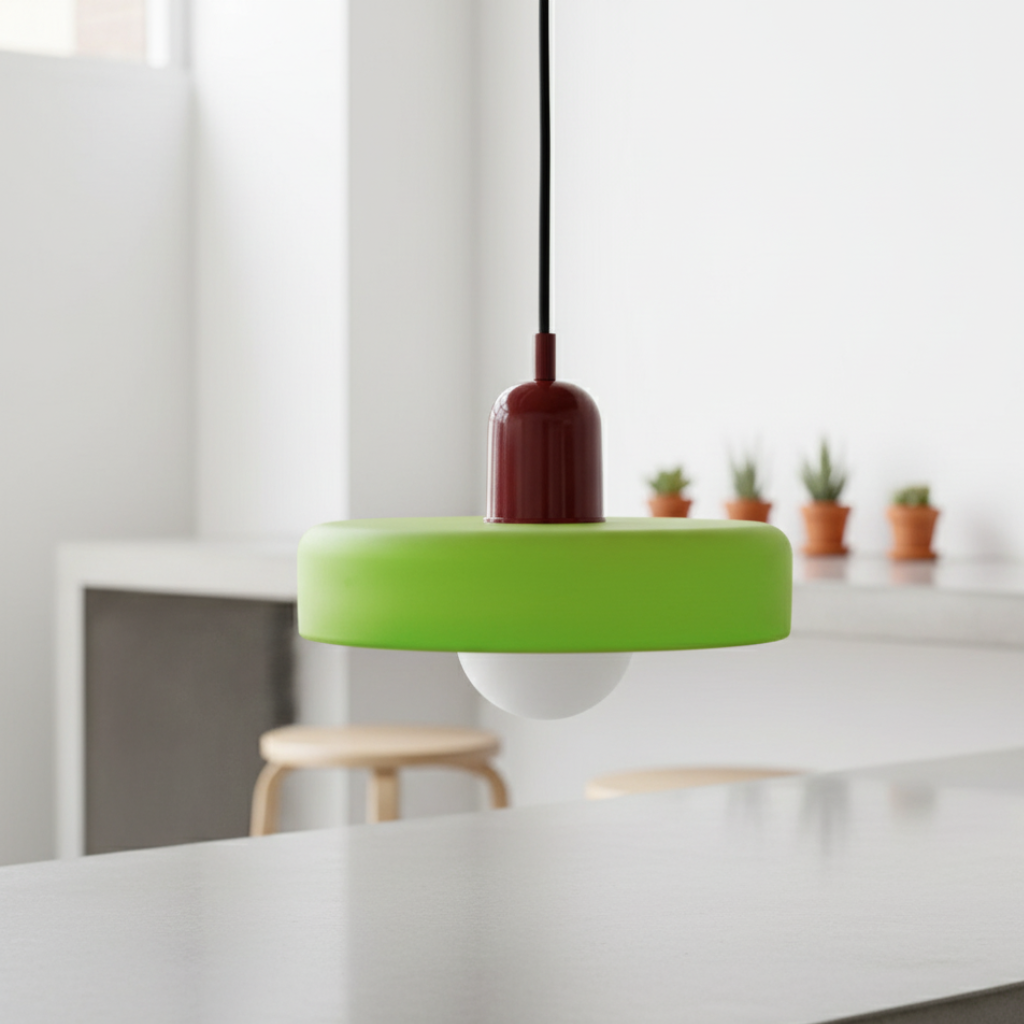 Suspension verre design, inspiration Bauhaus pour une lumière élégante et fonctionnelle.