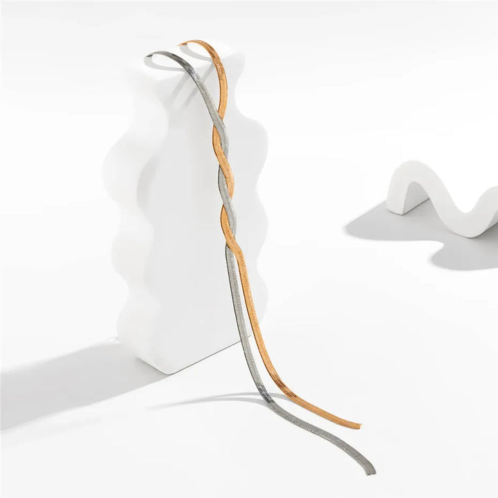 Collier long sophistiqué serpent pour femme, bijou réglable doré ou argenté, pour un look chic.
