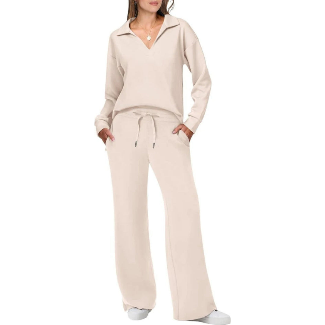 Tenue décontractée femme. Ensemble deux pièces col V avec pantalon fluide. Parfait pour un style lounge wear élégant.