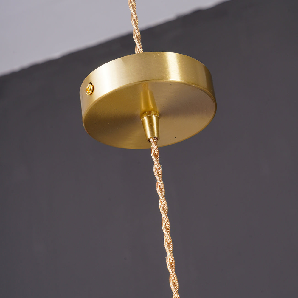 Suspension LED fleur en verre, éclairage décoratif et lumineux pour salon ou chambre.