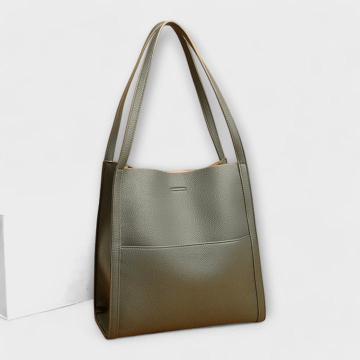 Élégant sac à main en cuir pour femme. Fait main, il complète parfaitement un style quotidien raffiné et chic.