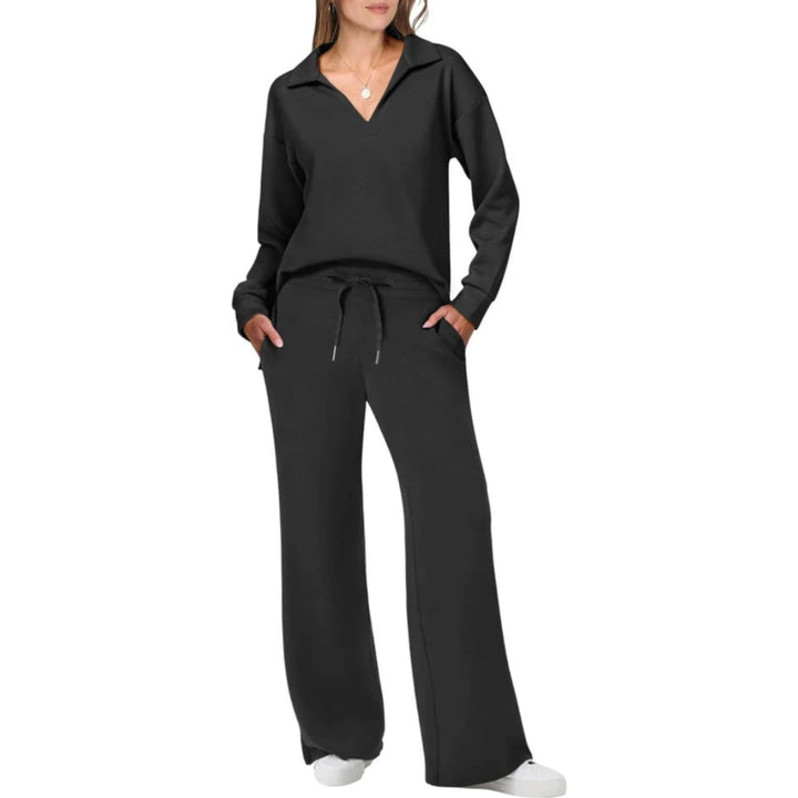 Vêtements femme : ensemble chic décontracté deux pièces avec col V. Pantalon fluide et haut confortable.