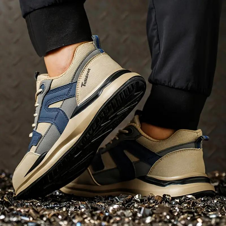 Chaussures de sécurité beige pour hommes, confortables et robustes, parfaites pour le travail et la protection.