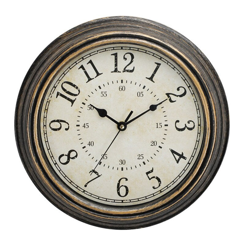 Horloge murale antique rétro en plastique, style vintage pour salon ou chambre, design classique élégant.