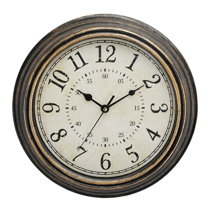 Horloge murale antique rétro en plastique, style vintage pour salon ou chambre, design classique élégant.