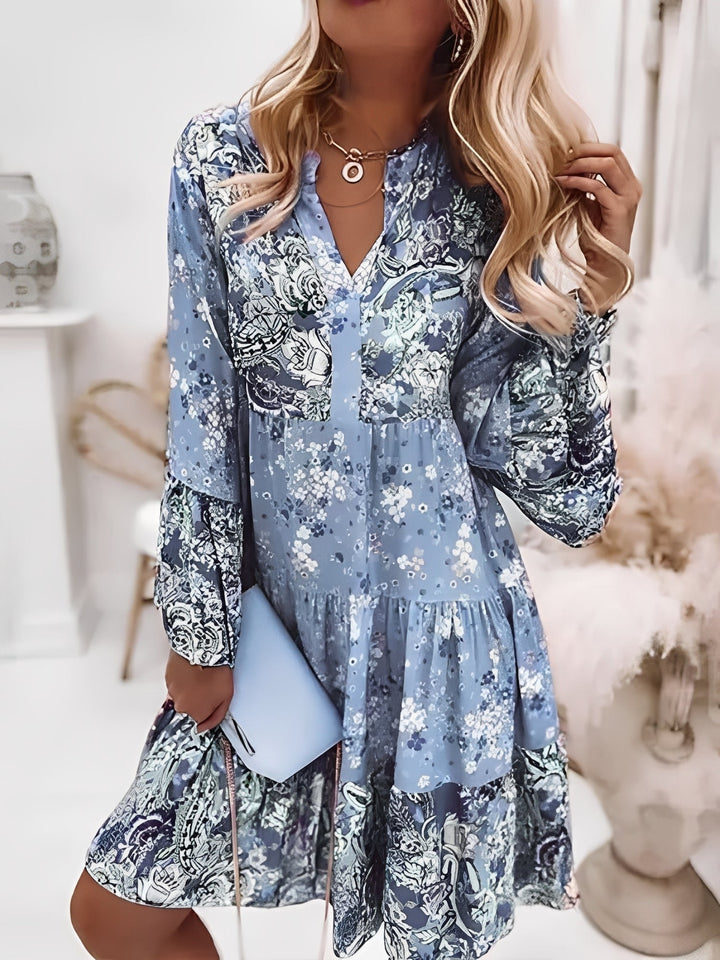 Robe élégante femme, coupe ample et confortable. Mini robe de soirée polyvalente pour un look chic et moderne.