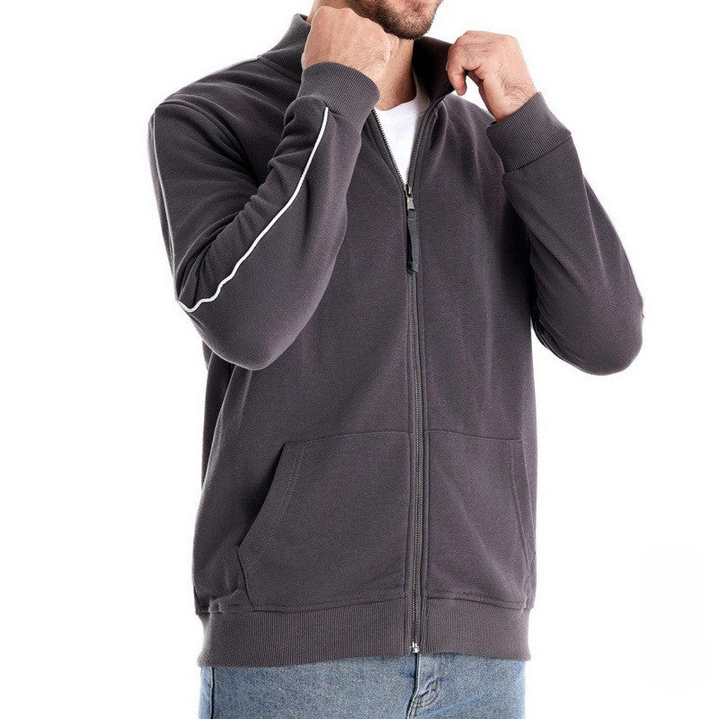 Sweatshirt homme gris à col montant zippé pour un style décontracté moderne et confort quotidien.