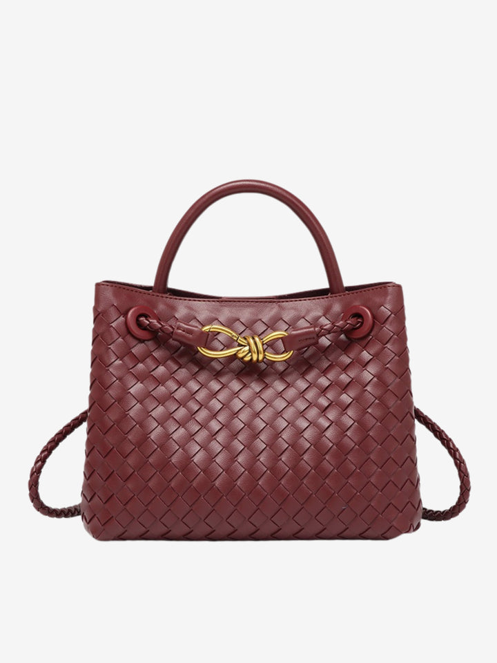 Sac à main tressé sophistiqué pour femme, cuir vegan, compact et stylé.
