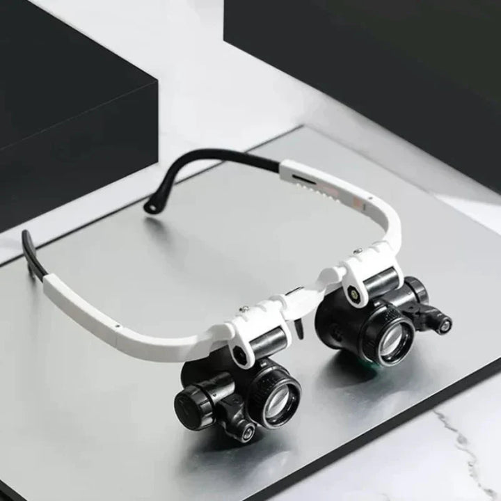 Loupe de précision LED avec grossissement réglable, idéale pour l'artisanat, la réparation et le travail détaillé.