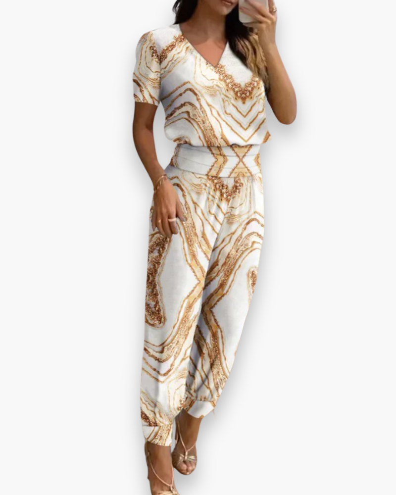 Combinaison femme élégante et polyvalente, style ajusté moderne, idéale pour diverses occasions formelles.