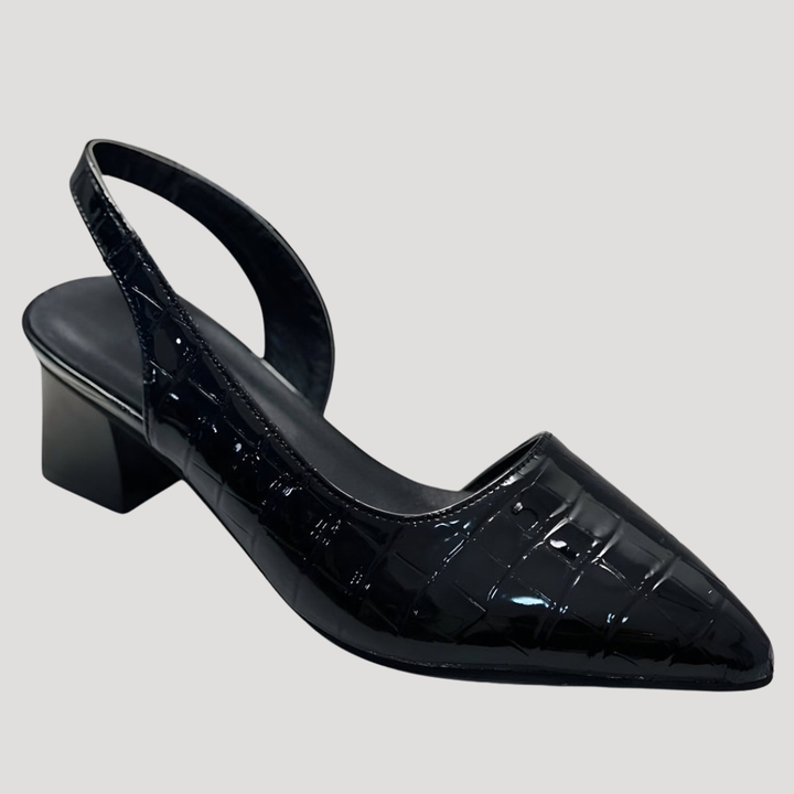 Escarpins noirs chic à talon bas, bout pointu. Chaussures de soirée élégantes pour la mode féminine.