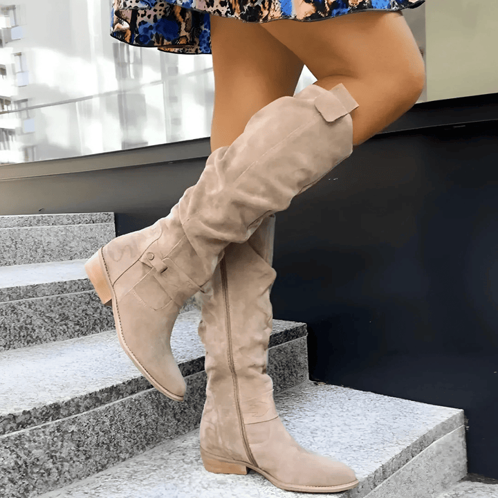 Bottes hautes classiques noires pour femmes, élégantes et confortables pour l'automne-hiver.