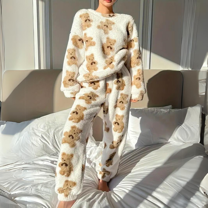 Ensemble pyjama velours doux femmes, imprimé ours mignon. Confort et chaleur pour vos nuits de détente.