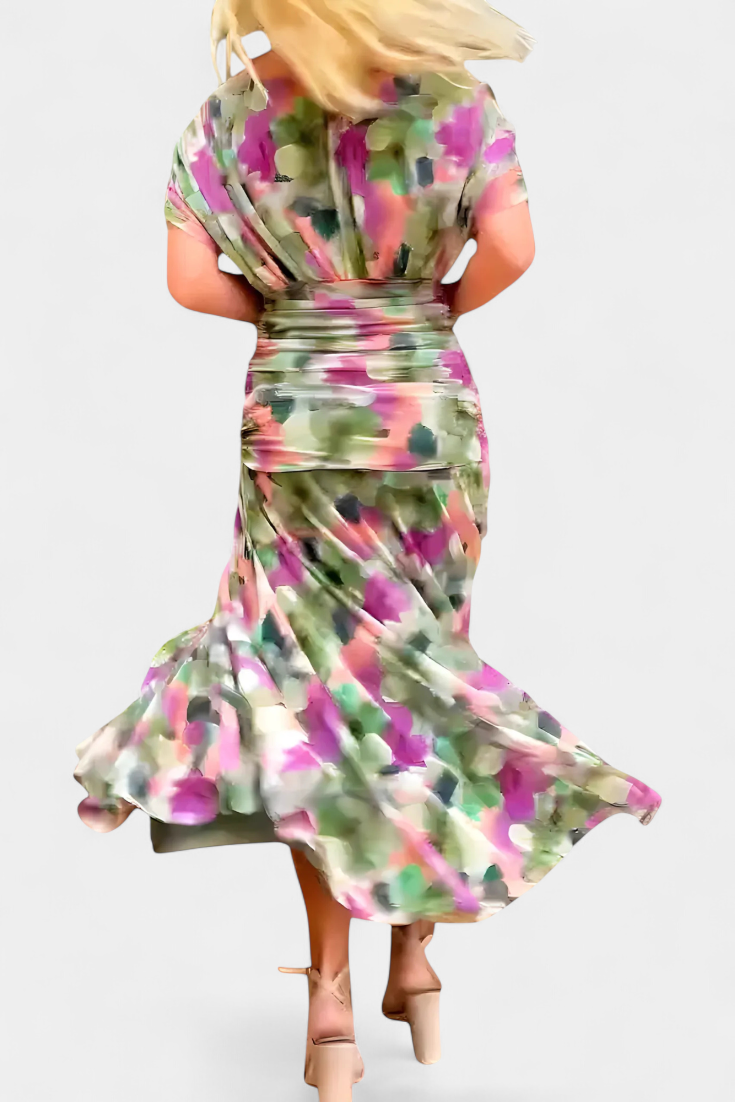 Robe chic florale, col V, longue et fluide, mode femme, parfaite pour toute occasion. Robe élégante.