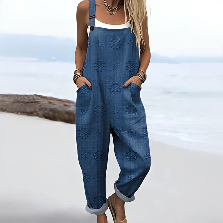 Tenue d'été chic: combinaison femme moderne, fluide et confortable pour la mode et les vacances. Élégance décontractée.