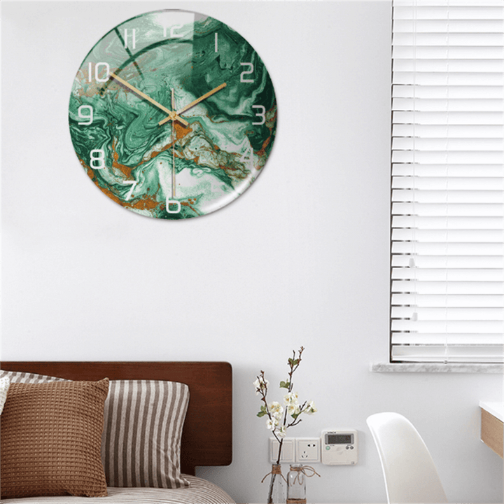 Horloge murale Ø30 cm en acrylique, silencieuse, motif marbre, style minimaliste.