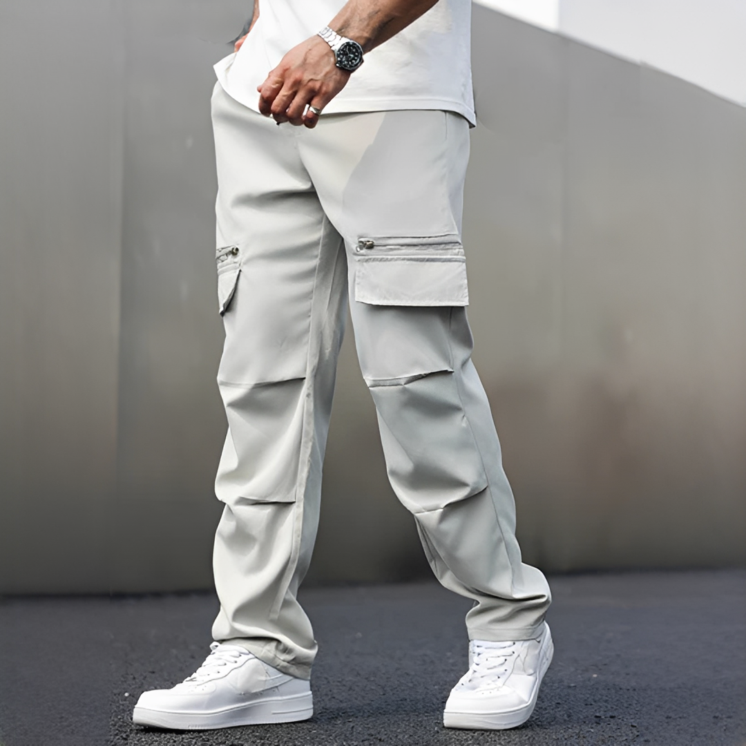 Pantalon cargo tendance pour homme avec poches fonctionnelles, parfait pour les loisirs et un look décontracté.