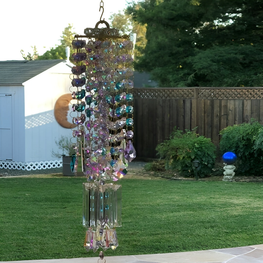 Carillon de jardin en cristal scintillant, fait main, pour une touche zen en extérieur.