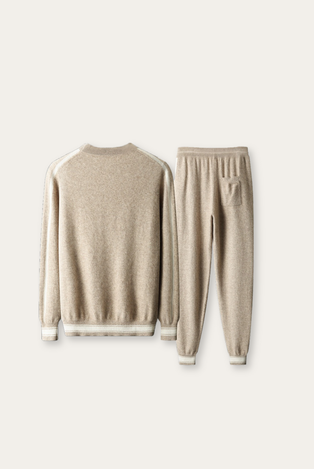 Loungewear élégant femme marron clair. Ensemble doux et chaud en cachemire et laine mérinos pour une tenue décontractée.