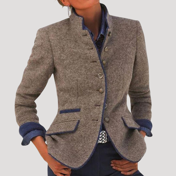 Blazer femme élégant vintage boutonné, style chic professionnel, idéal pour la mode.