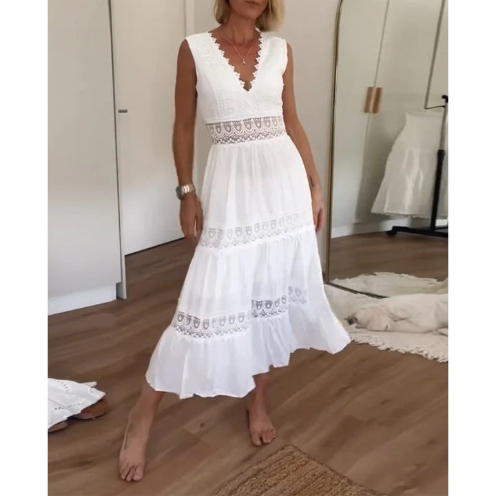 Robe midi fluide femme, col V, sans manches, parfaite pour des vacances d'été décontractées.