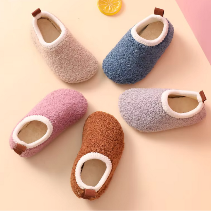 Chaussons chauds et douillets pour enfants, parfaits pour le confort à la maison. Idéal pour fille ou garçon.
