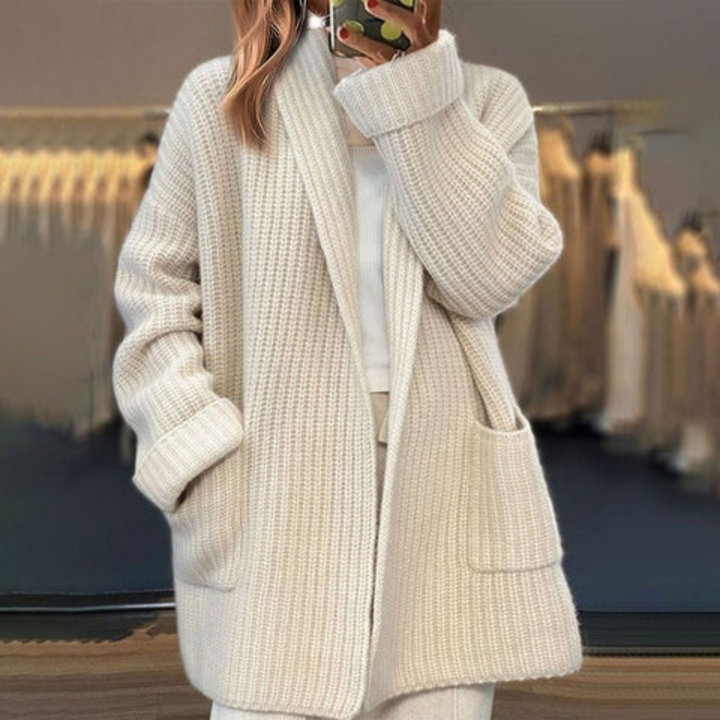 Gilet confortable et chaud Irene pour femme, matière douce, essentiel pour les jours frais d'hiver.