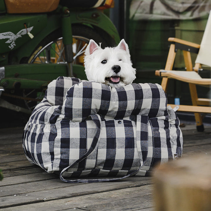 Panier auto lavable pour chien, garantissant sécurité et hygiène en voyage.