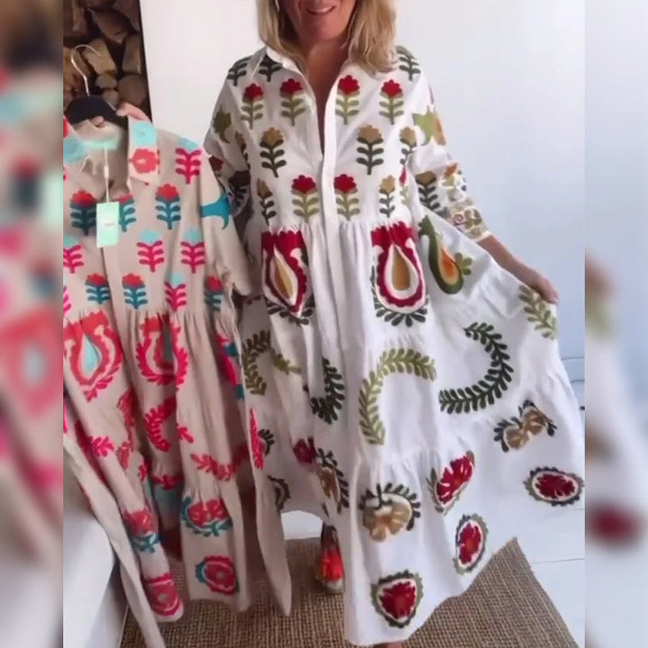 Élégante robe midi fleurie pour femme, coupe fluide, col revers. Confort estival garanti.