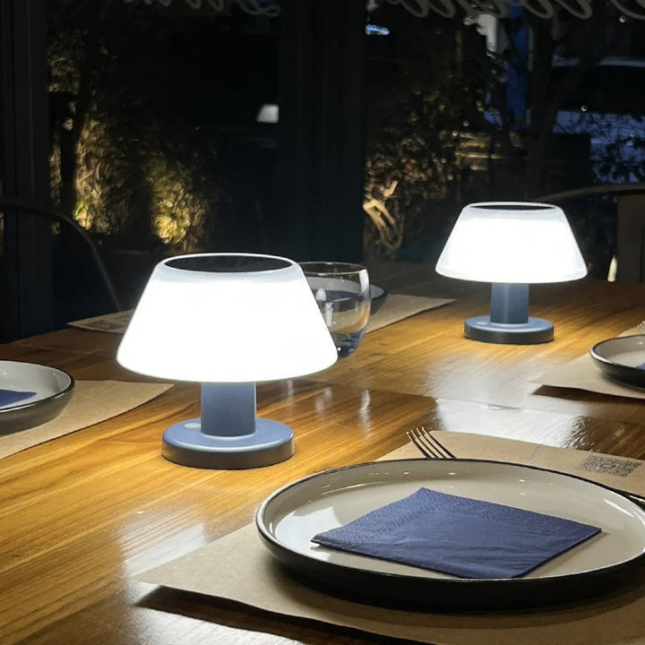 Lampe de table solaire LED au design moderne pour intérieur et extérieur. Éclairage écologique et autonome.