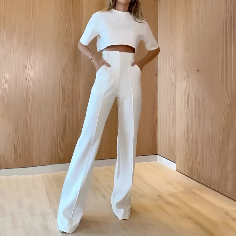 Vêtements femmes modernes : ensemble élégant avec pantalon large et top à manches 3/4, parfait pour l'automne.