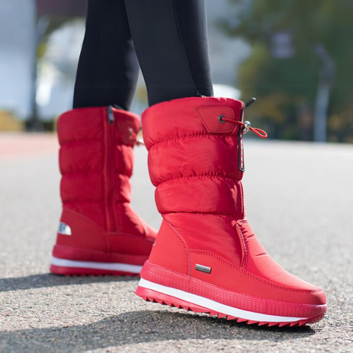 Bottes d'hiver imperméables Nova pour femme, noires, avec fermeture éclair. Style mode hiver, chaudes et protectrices.