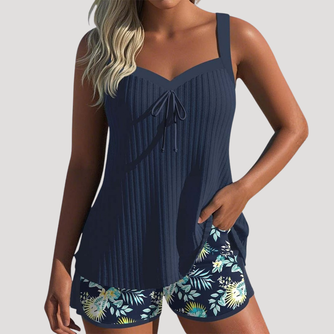 Tankini femme ample et élégant pour la plage ou la piscine. Maillot de bain confortable et chic pour l'été.