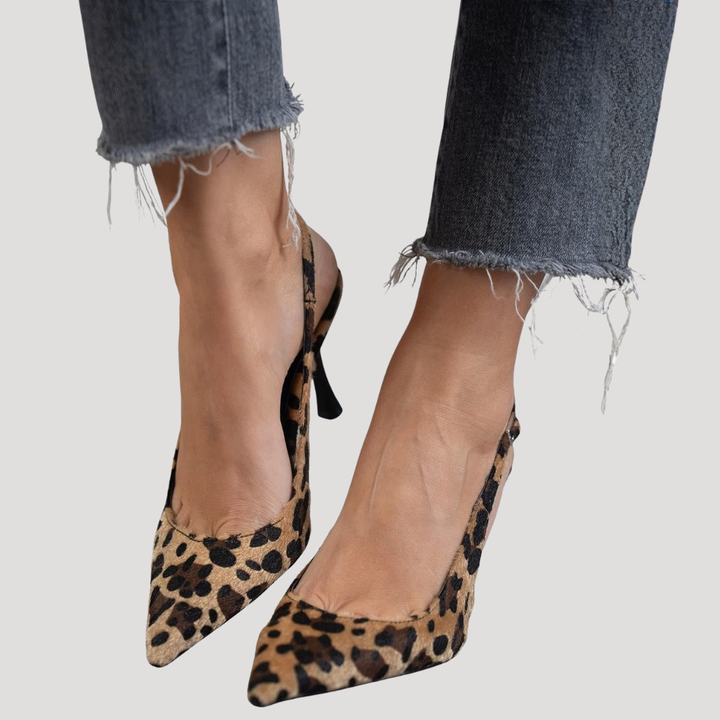 Escarpins slingback léopard femme, élégants talons hauts pour soirées. Chaussures mode avec motif audacieux.