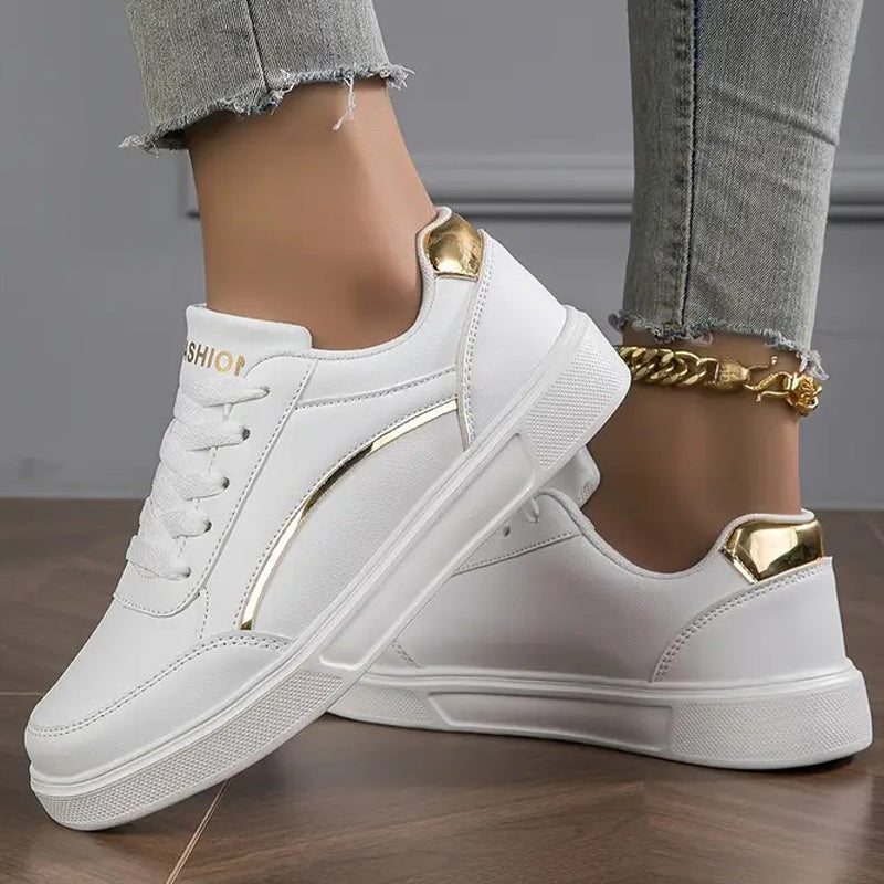 Baskets féminines blanches pour un style élégant et moderne, assurant confort et allure chic.