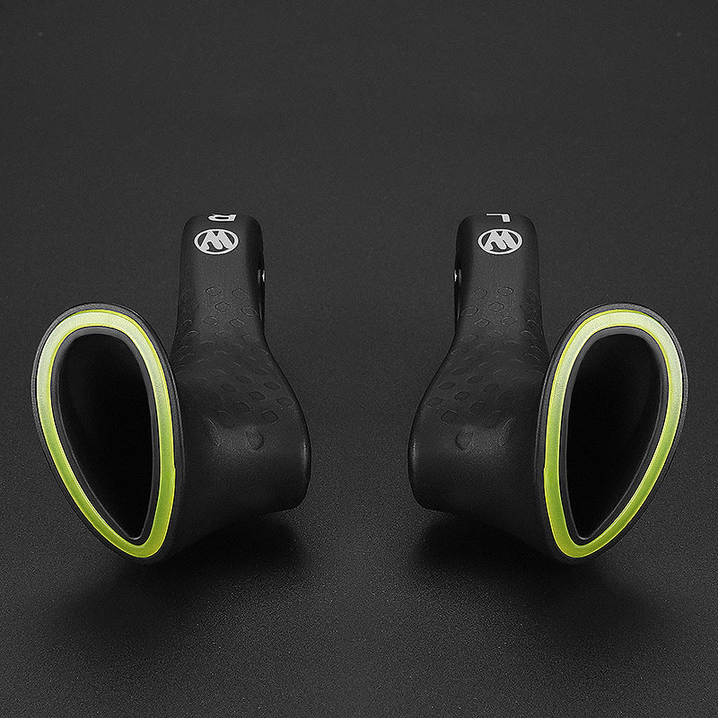 Poignées vélo noires robustes, design ergonomique pour réduire la douleur et améliorer le confort cycliste.