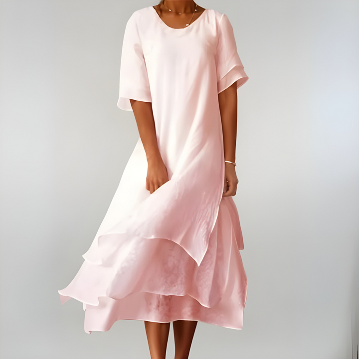 Magnifique robe d'été fluide pour femme, style estival. Confort et légèreté assurés, mode polyvalente.